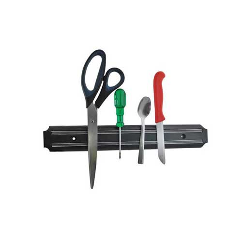 magneticka-lista-na-noze-a-naradie